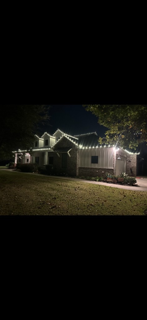 Multi-color peak lighting washing brick walls